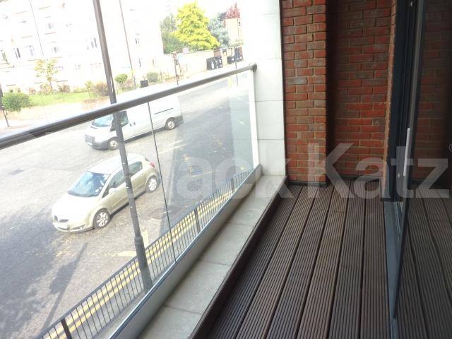 			MODERN TWO BED MINS TO TUBE !, 2 Bedroom, 1 bath, 1 reception Flat			 York Way , KINGS CROSS / CAMDEN